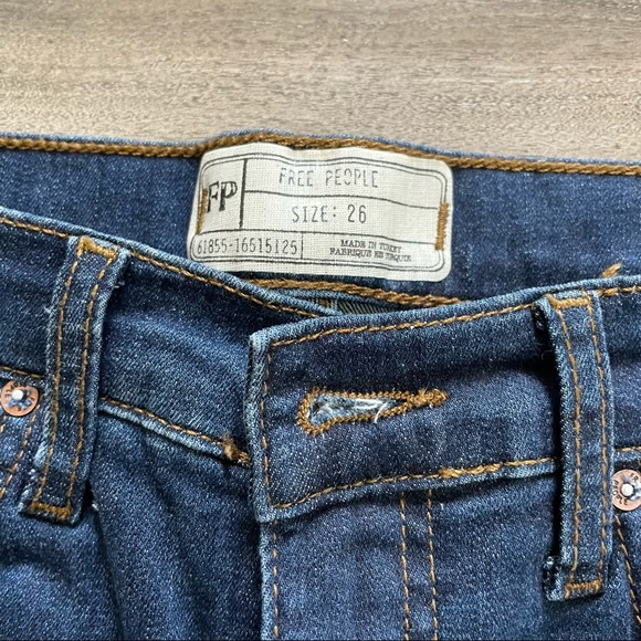 NWT Free People Busted Knee Jeans - Picture 4 of 6